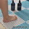 30cmの連結の反疲労の床のマットは排水の穴とシャワー マットを
